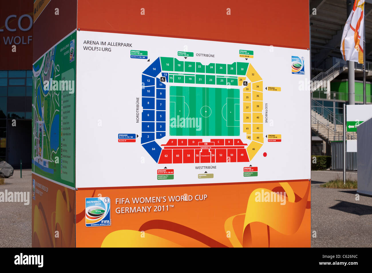 All'esterno dell'Arena Im Allerpark di Wolfsburg, Germania, viene visualizzata una mappa dei posti a sedere dello stadio durante una partita della Coppa del mondo femminile FIFA tra Inghilterra e Messico. Foto Stock