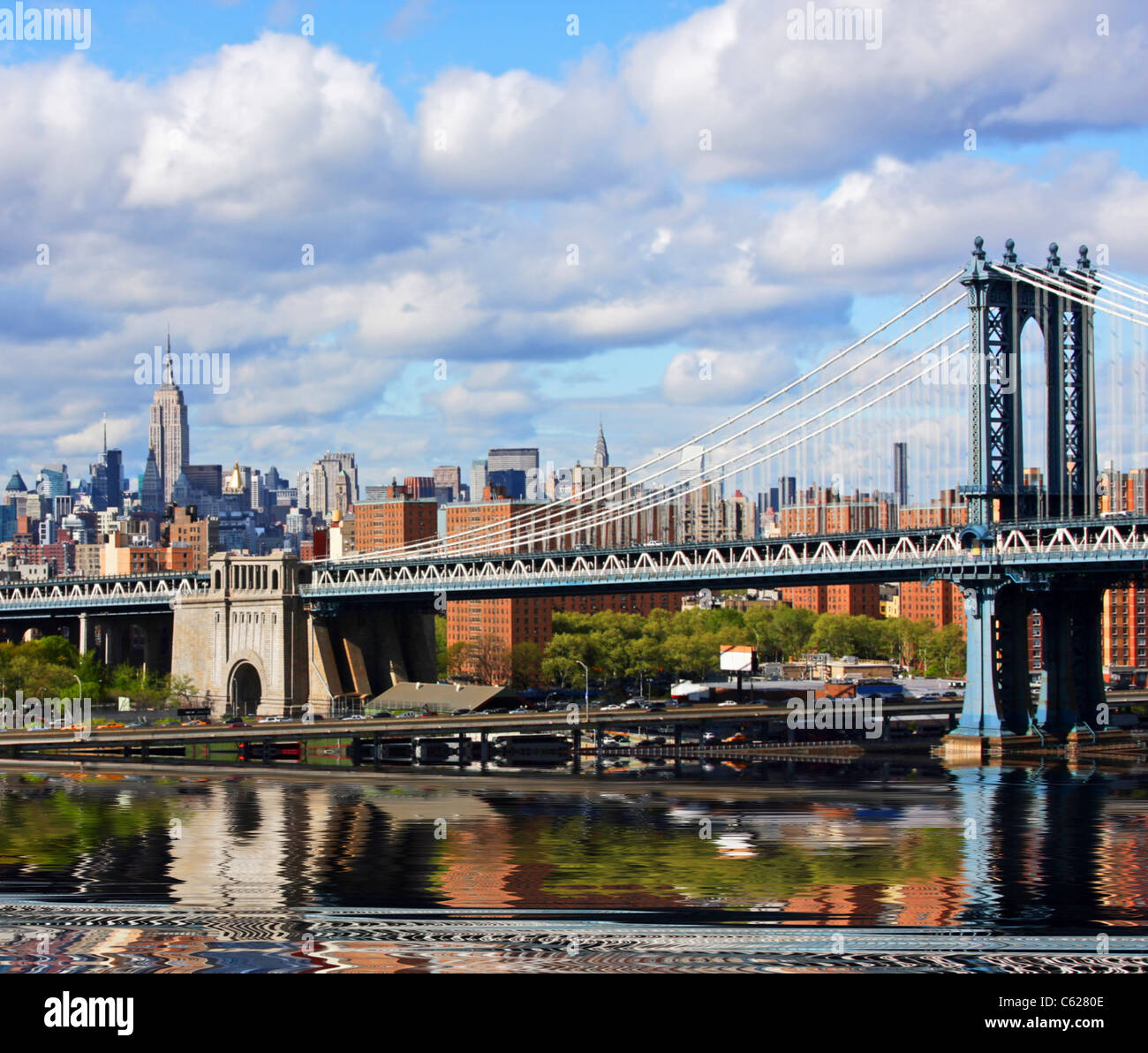 Manhattan Bridge e Empire State Building cityscape Foto Stock