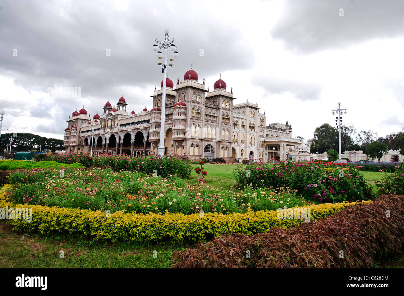 Mysore Palace interni rosso,cupole,giardino.Saracen Foto Stock