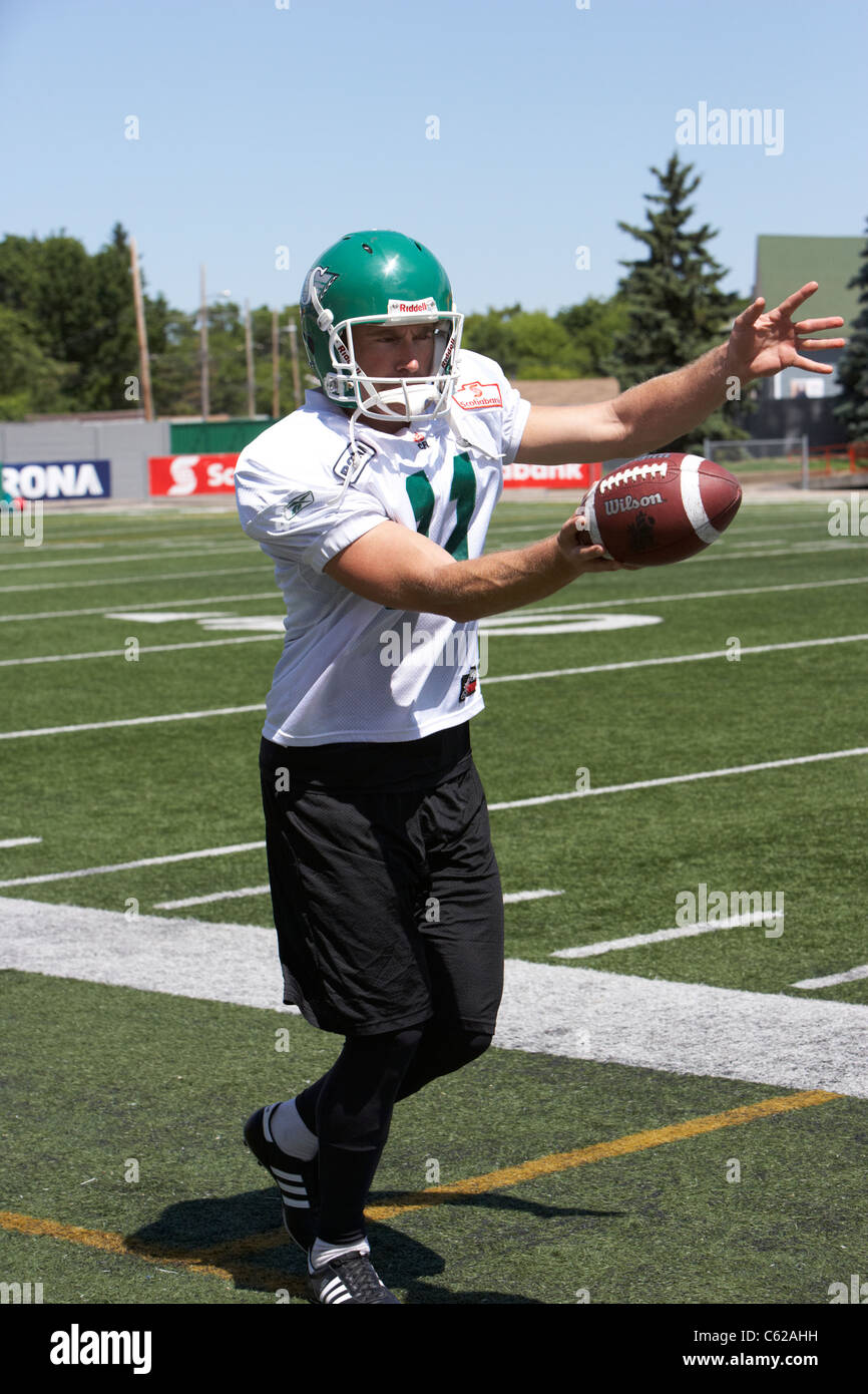 Eddie johnson calci di rigore praticanti introduttore druing saskatchewan roughriders allenamento pre stagione mosaic stadium campo di Taylor Foto Stock