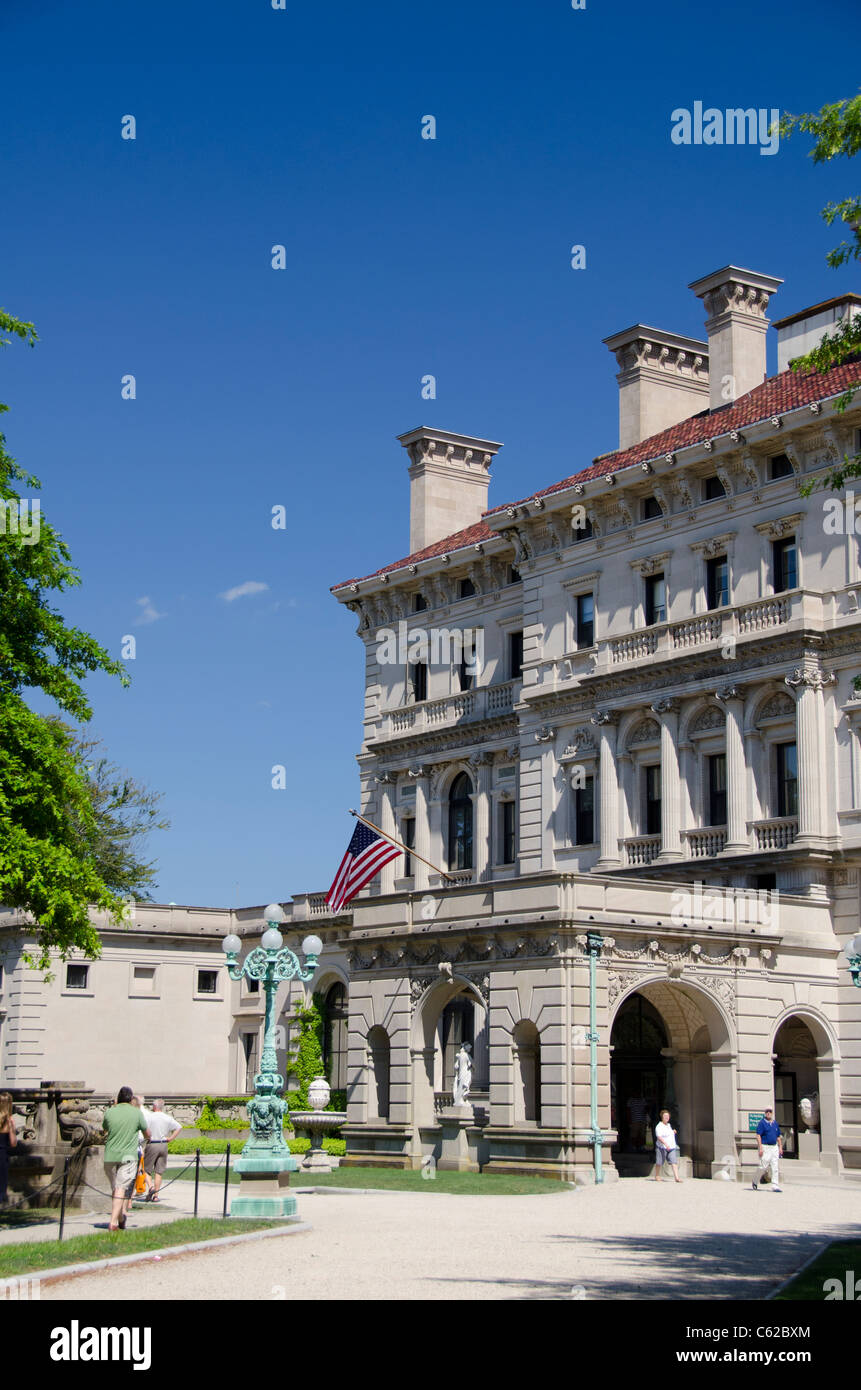 La Rhode Island, Newport. Storica Vanderbilt Italian Renaissance Golden Age mansion, interruttori, circa 1895. Foto Stock