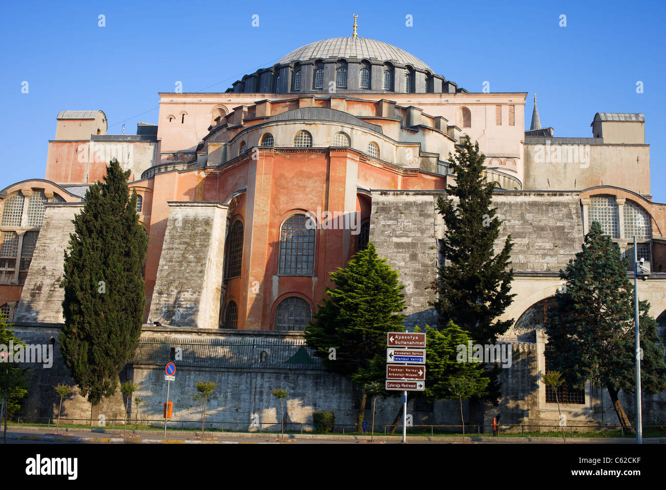 Architettura bizantina dell'Hagia Sophia (Chiesa della Santa sapienza) ad Istanbul in Turchia Foto Stock