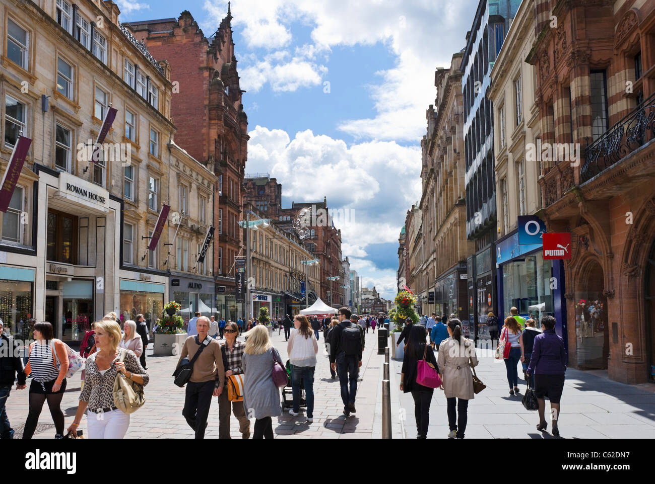 Negozi di Buchanan Street nel centro della città di Glasgow, Scotland, Regno Unito Foto Stock