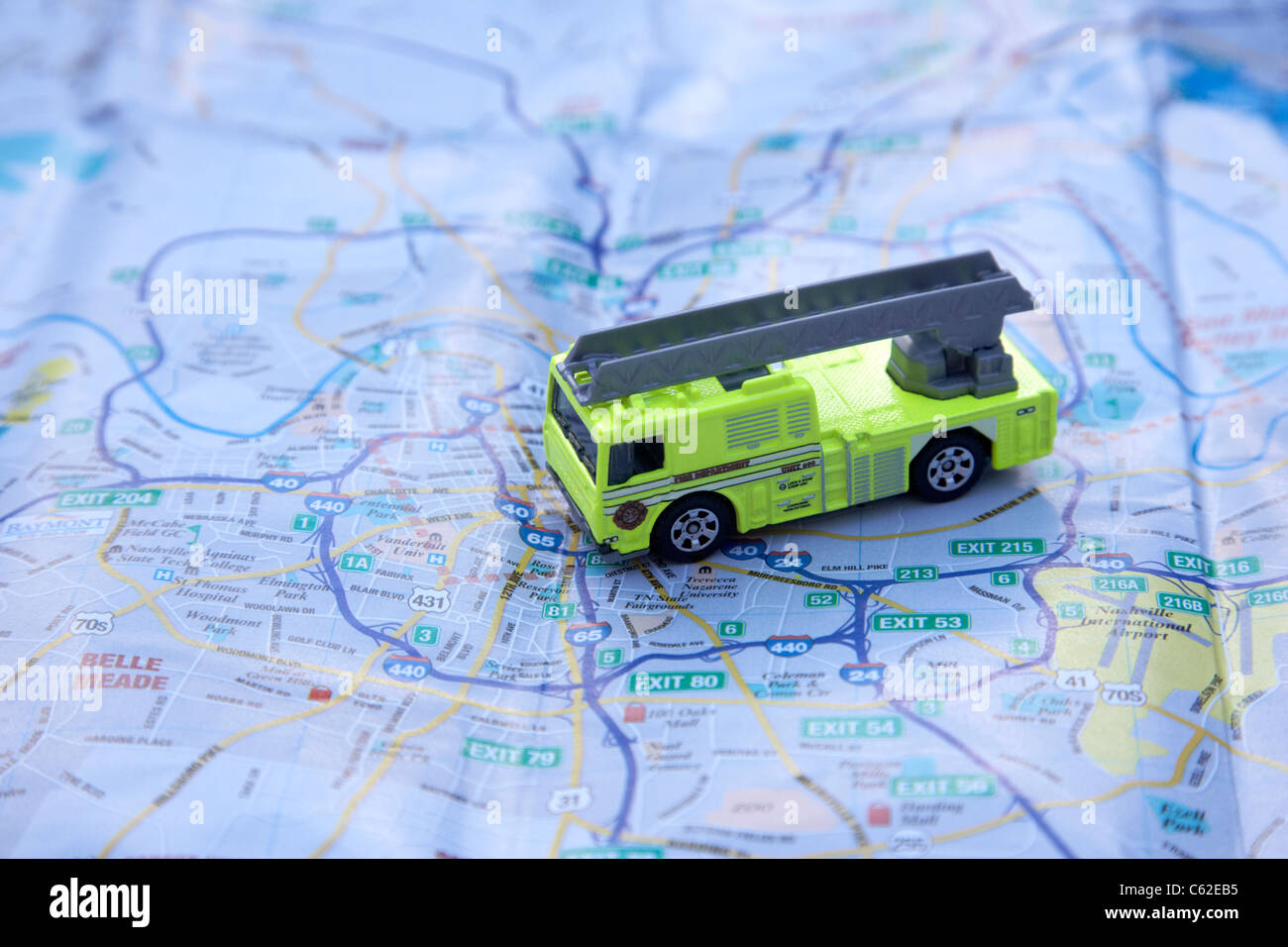 Modello di reparto antincendio scala a carrello su una mappa della città di Nashville negli Stati Uniti Foto Stock