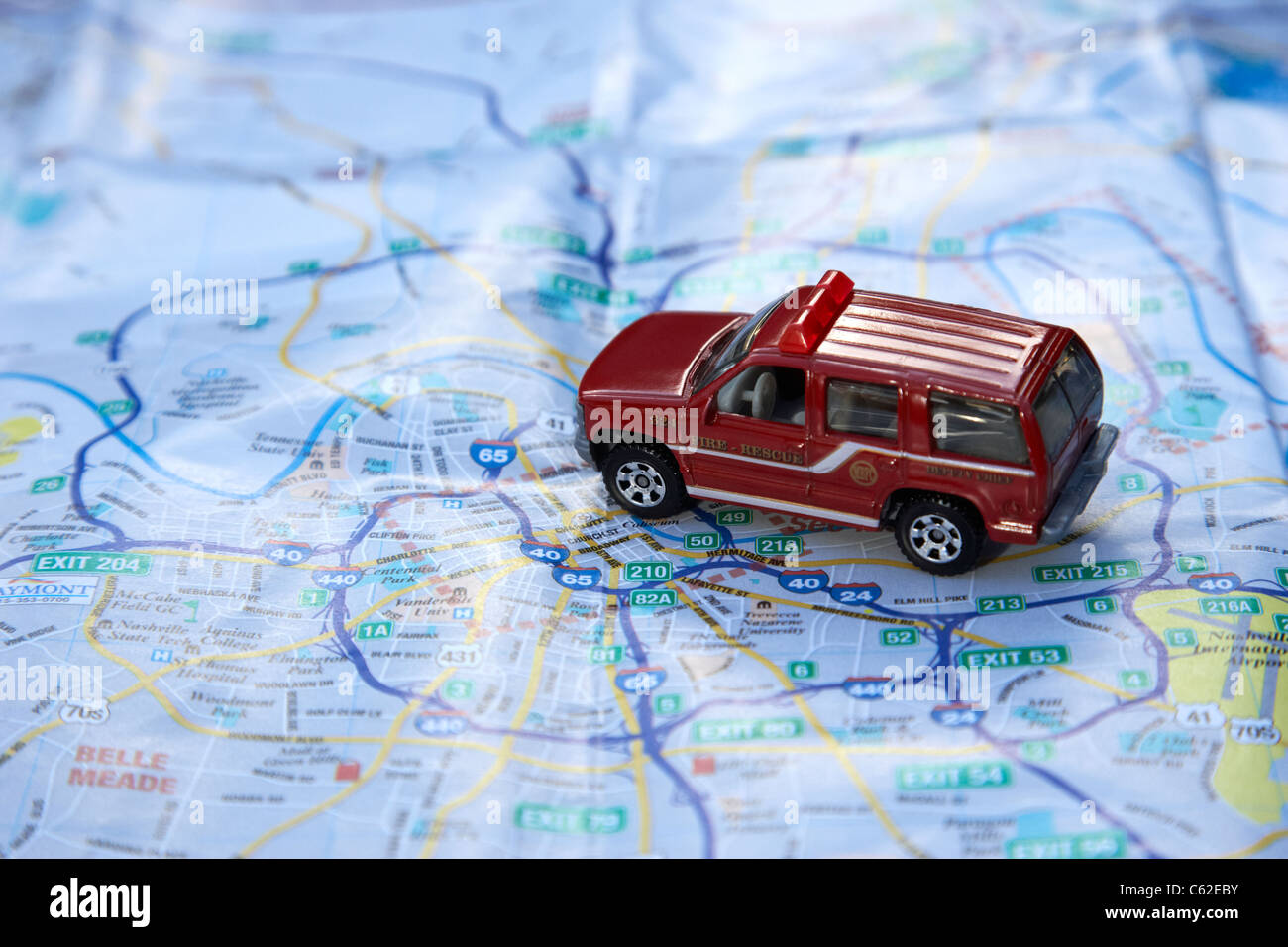 Modello fire rescue suv su una mappa della città di Nashville negli Stati Uniti Foto Stock