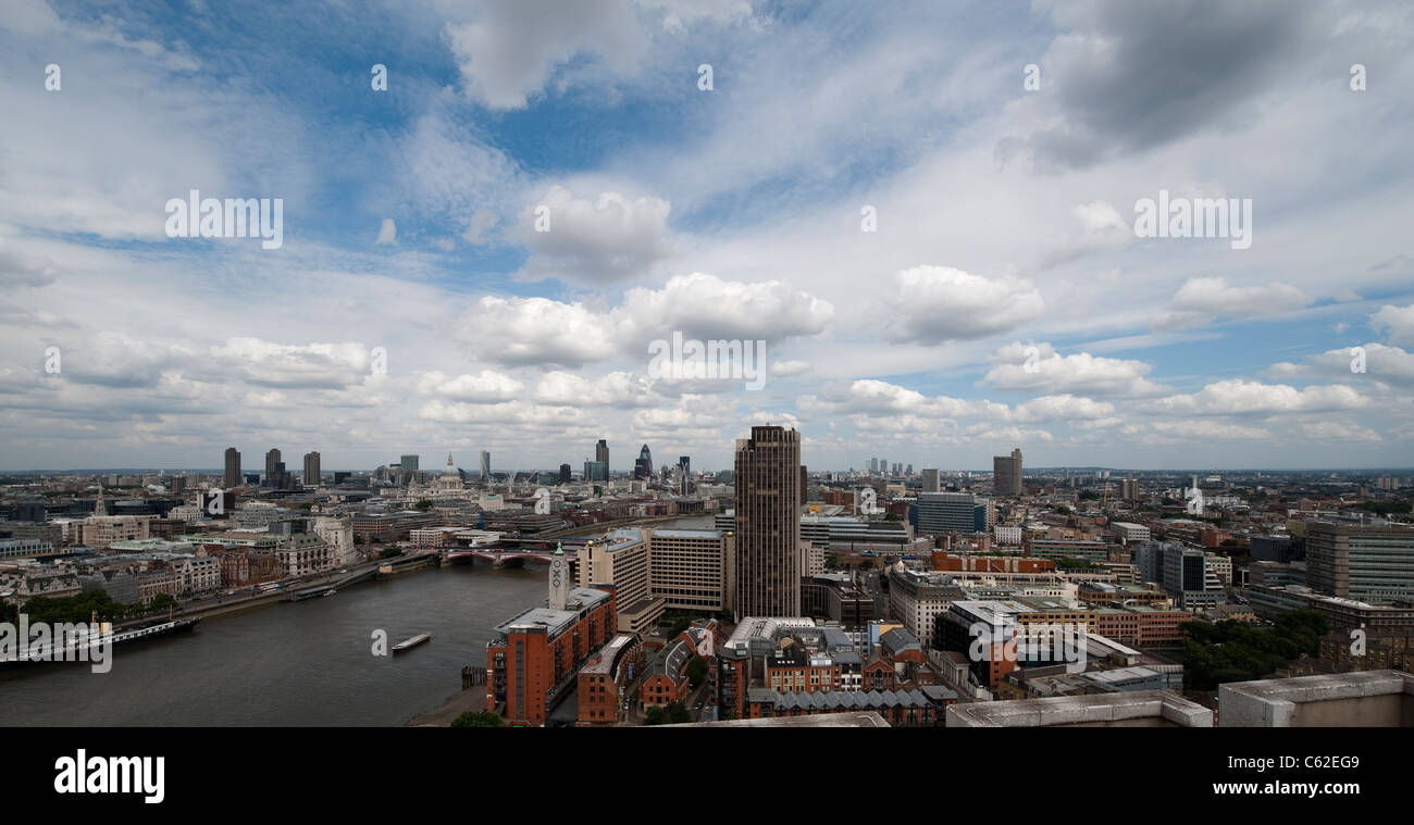 Lo skyline di Londra guardando ad est-1 Foto Stock