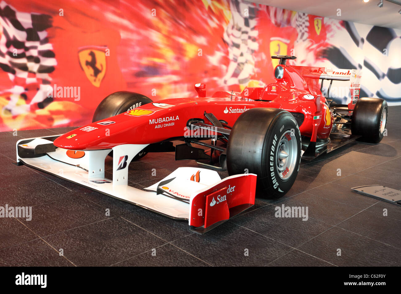 Formula One Racing Car in Ferrari World Theme Park ad Abu Dhabi, Emirati Arabi Uniti Foto Stock