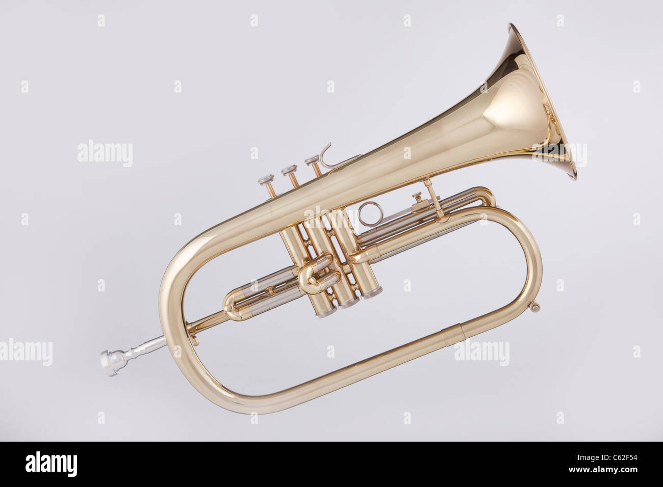 Una completa flicorno o flugel-horn isolata contro uno sfondo bianco. Foto Stock