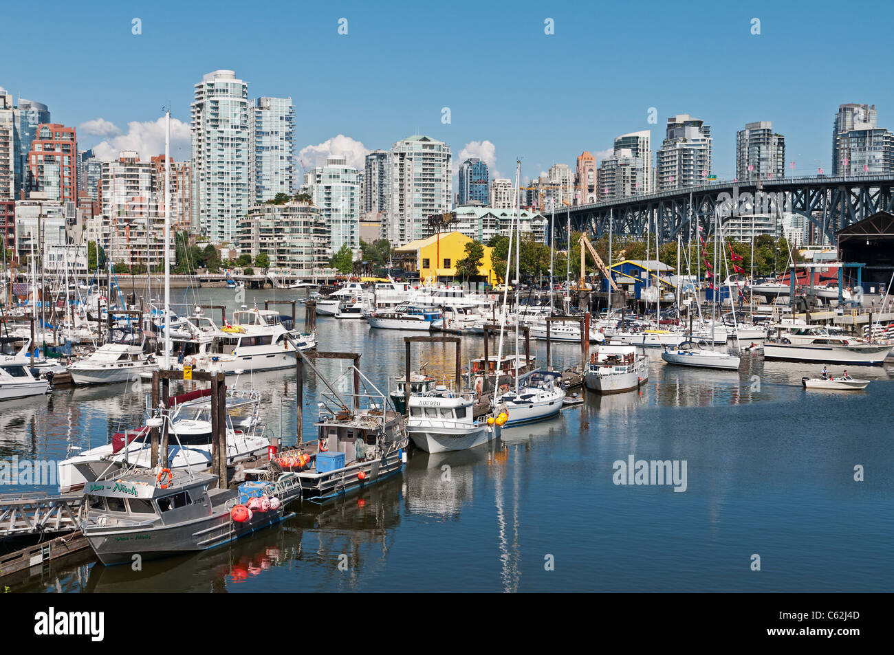 Vista panoramica di Vancouver è False Creek a Granville Island. Foto Stock