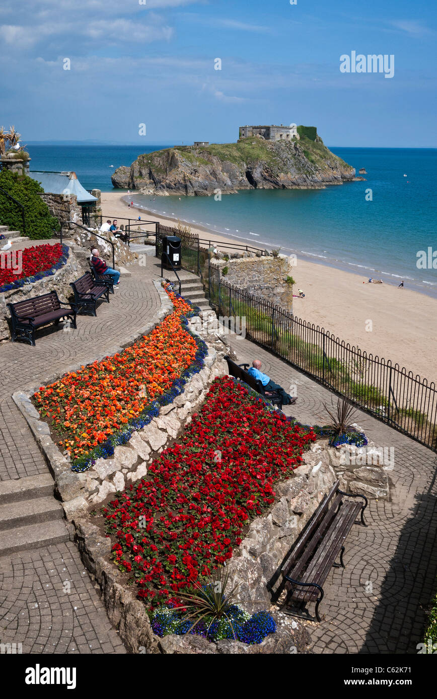 Tenby, Cliff-top Gardens & South Beach, St Catherines Isola, Pembrokeshire, South Wales, Regno Unito Foto Stock