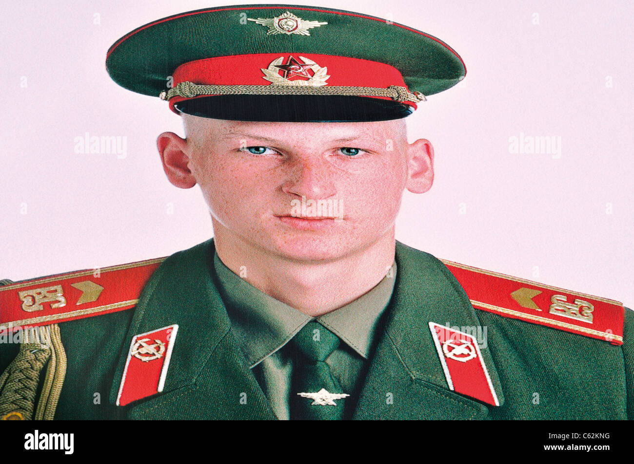 Germania Berlino: Ritratto di un soldato russo da Frank Thiele a ex noi Ceckpoint Charlie Foto Stock