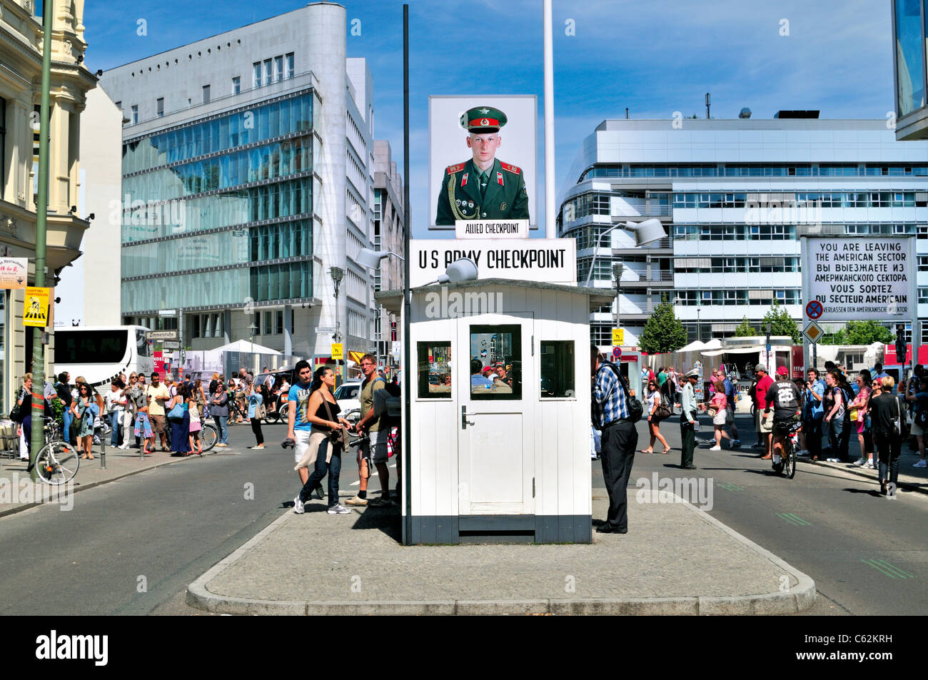 Germania Berlino: Ex noi il Checkpoint Charlie in Friedrichstrasse Foto Stock