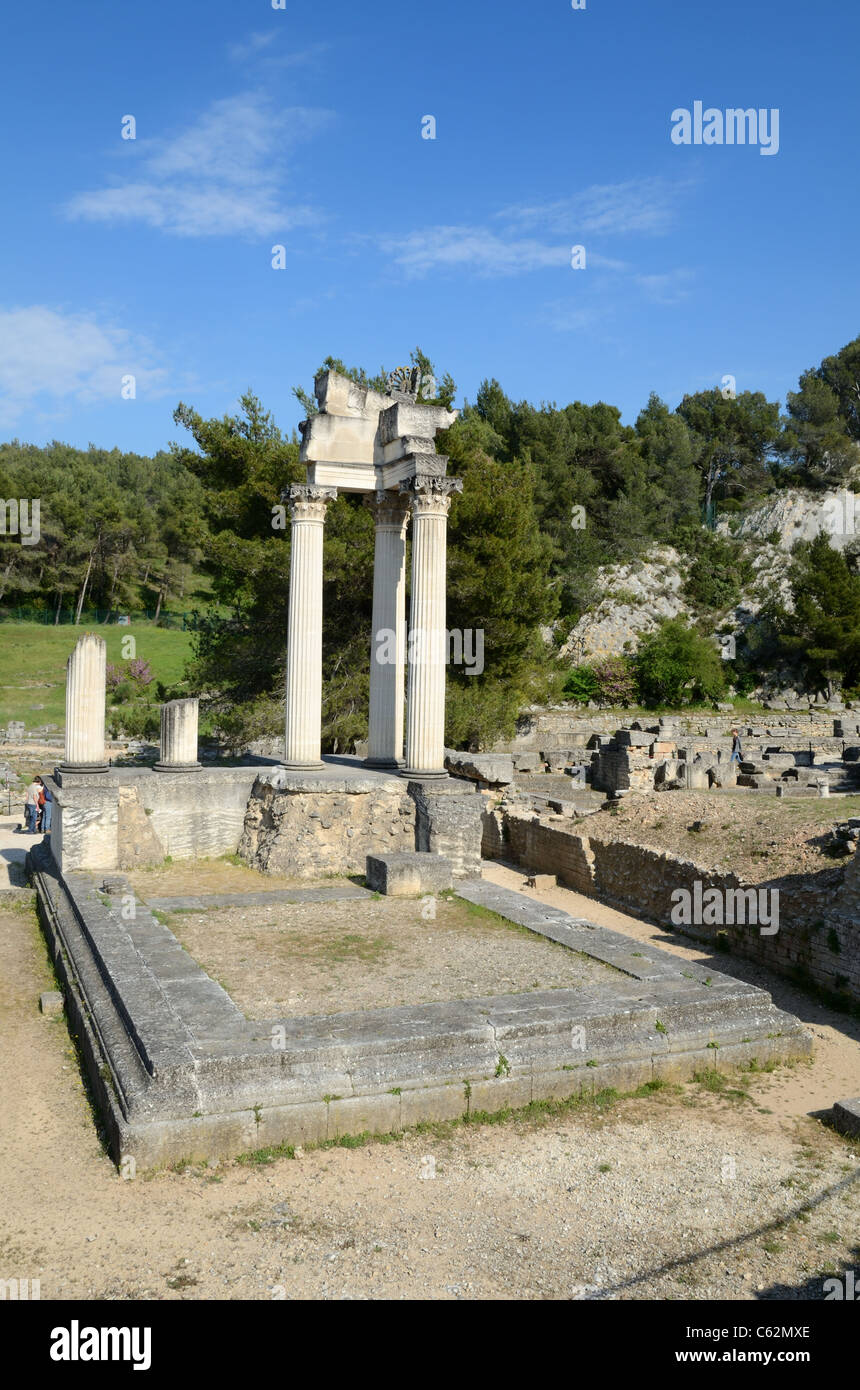 Tempio romano presso le rovine di una città romana di Glanum vicino a Saint-Rémy-de-Provence Provence Francia Foto Stock