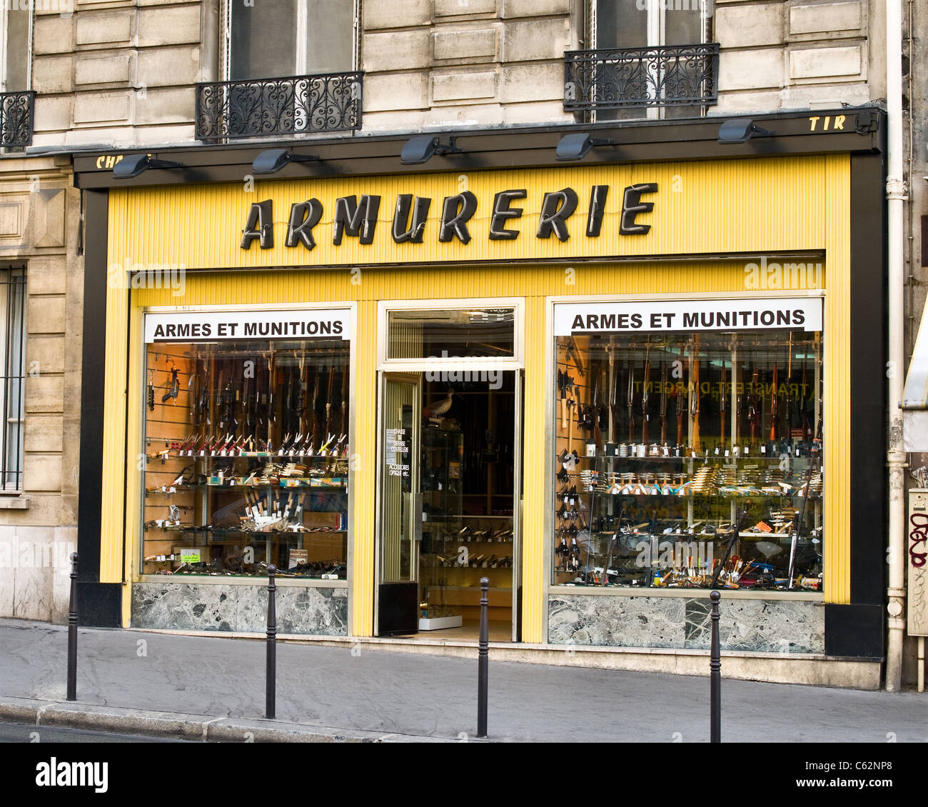 - Armurerie Armory - Pistola pubblica Shop Parigi Francia Europa Foto Stock