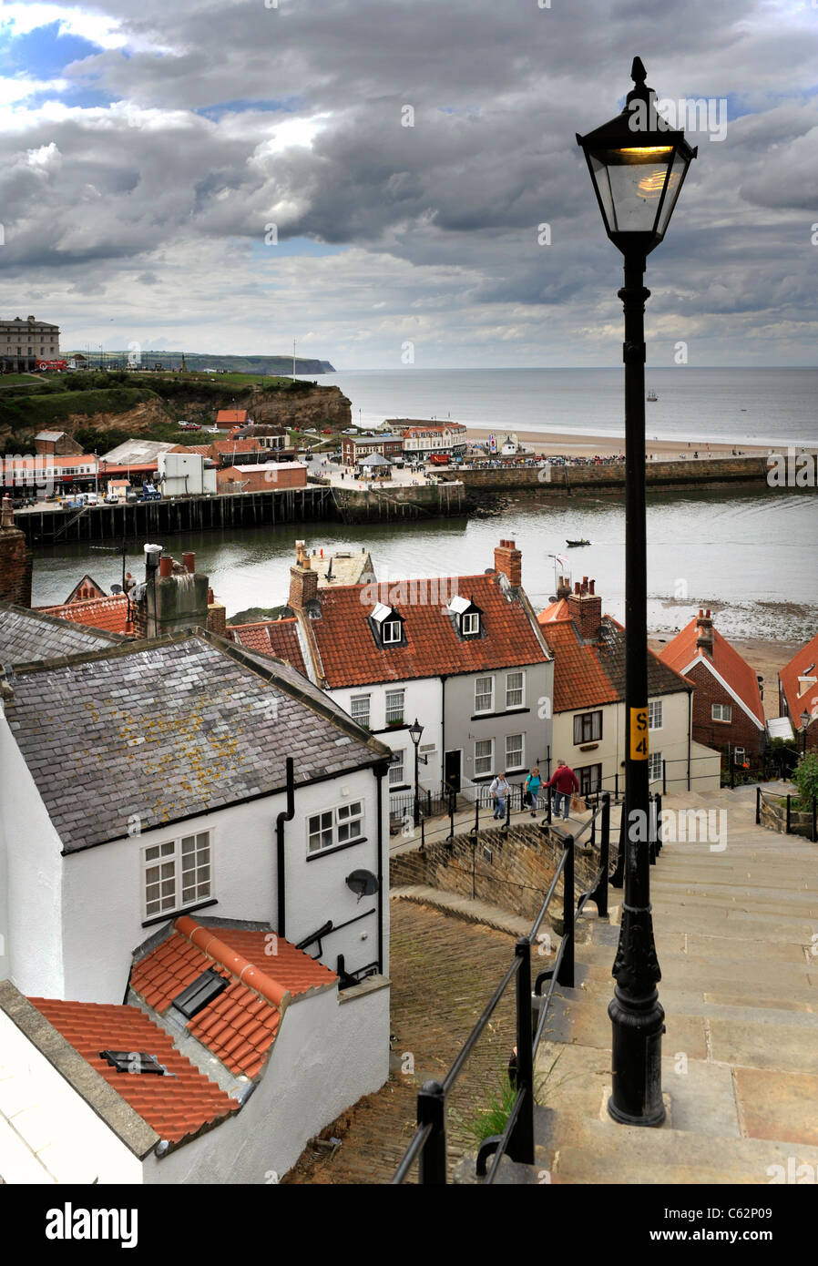 Whitby harbour ingresso Foto Stock