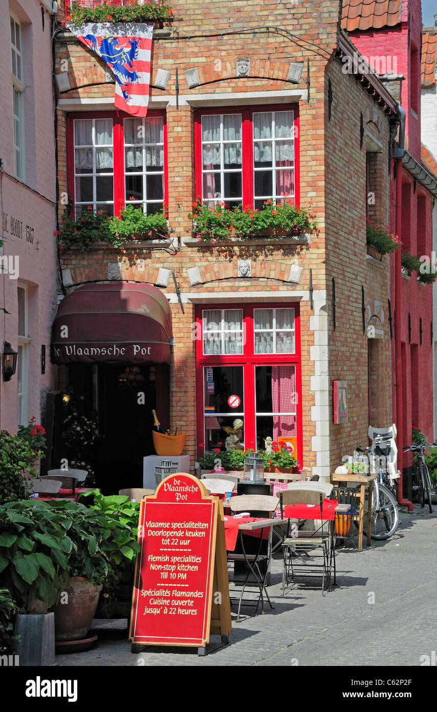 Bruges / Brugge, Fiandre, in Belgio. De Vlaamische Pot Restaurant Foto Stock
