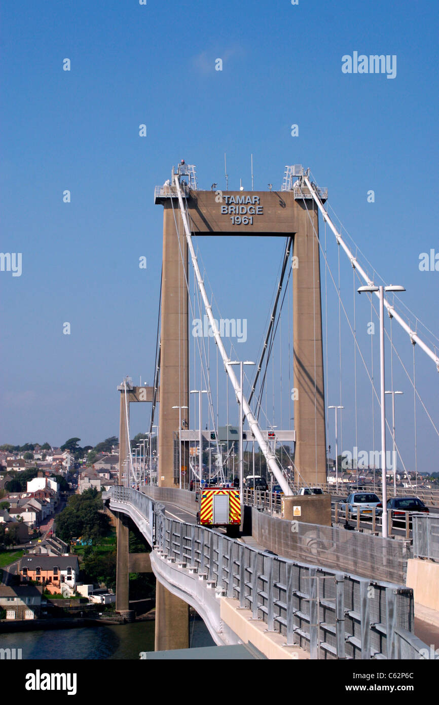 Traffico, Tamar ponte stradale, Saltash, West Country, Devon, Cornwall, England, Regno Unito, Europa Foto Stock