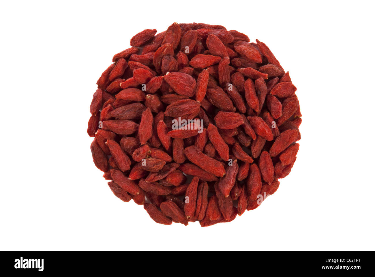 Organico rosso di bacche di goji su sfondo isolato Foto Stock