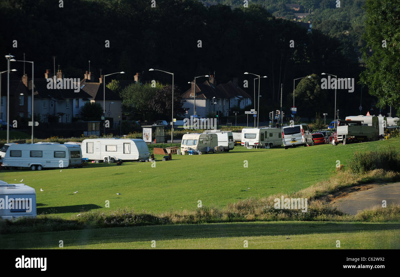 Circa 100 viaggiatori veicoli hanno spostato indietro al Parco Selvatico in Brighton durante il fine settimana del 15 agosto 2011 Foto Stock