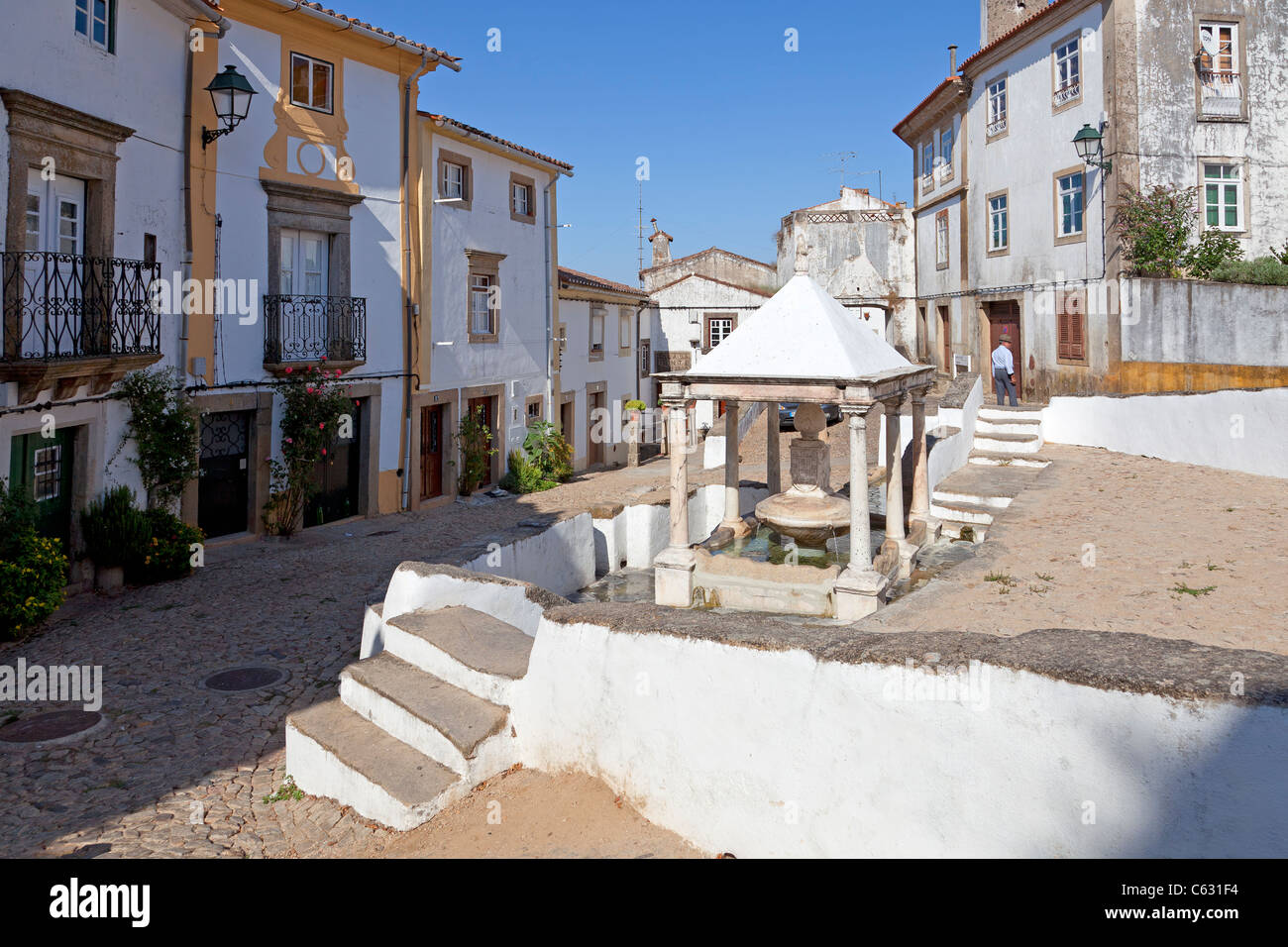 Fonte da Vila (città di Trevi) nel quartiere ebraico di Castelo de Vide, distretto di Portalegre, Portogallo. Xvi secolo fontana. Foto Stock
