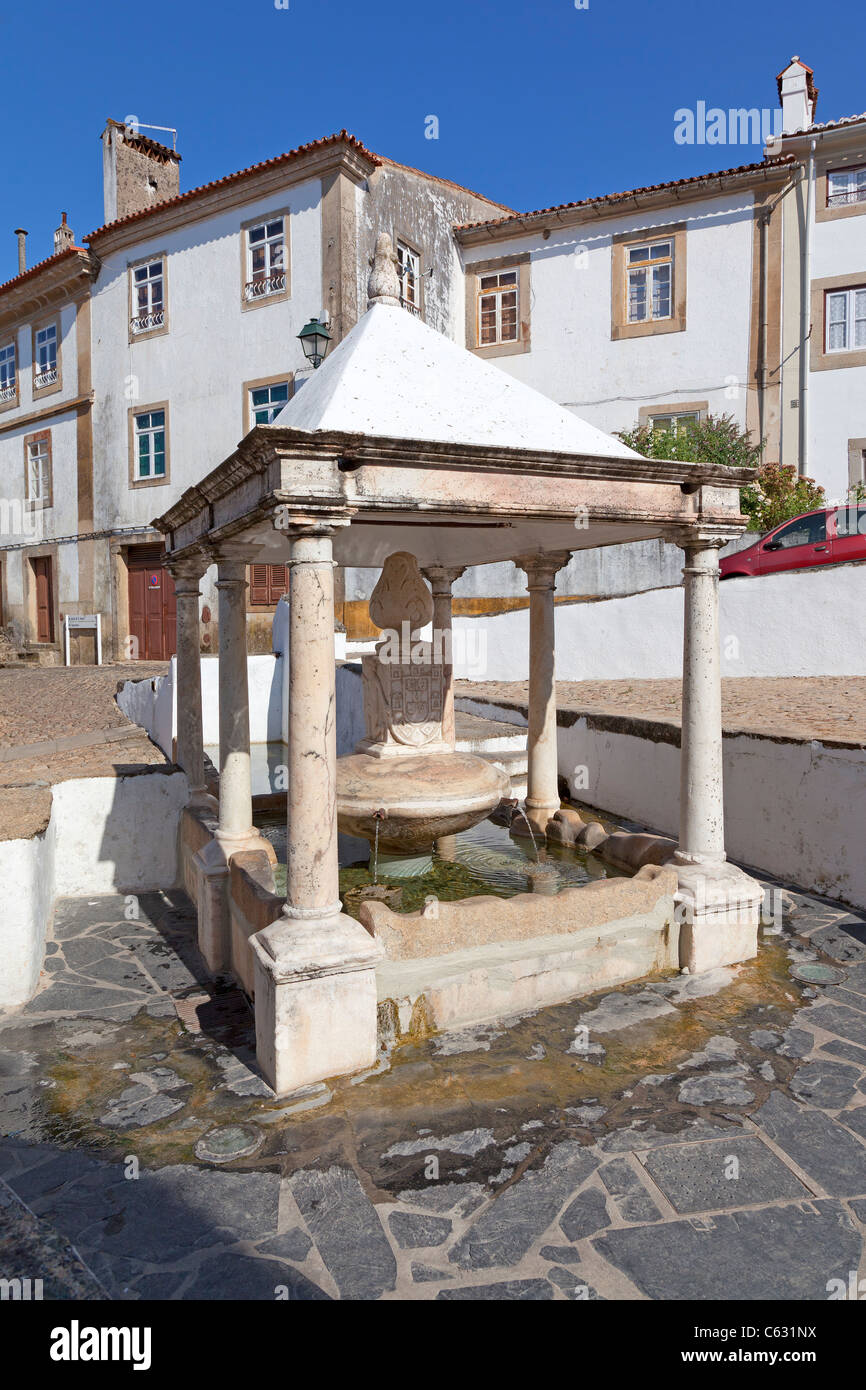 Fonte da Vila (città di Trevi) nel quartiere ebraico di Castelo de Vide, distretto di Portalegre, Portogallo. Xvi secolo fontana. Foto Stock