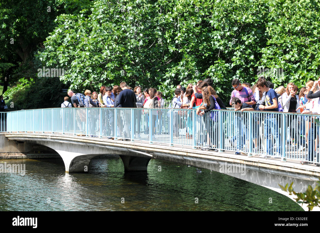 Il St James Park Bridge, il Blue Bridge, Londra, Gran Bretagna, Regno Unito Foto Stock