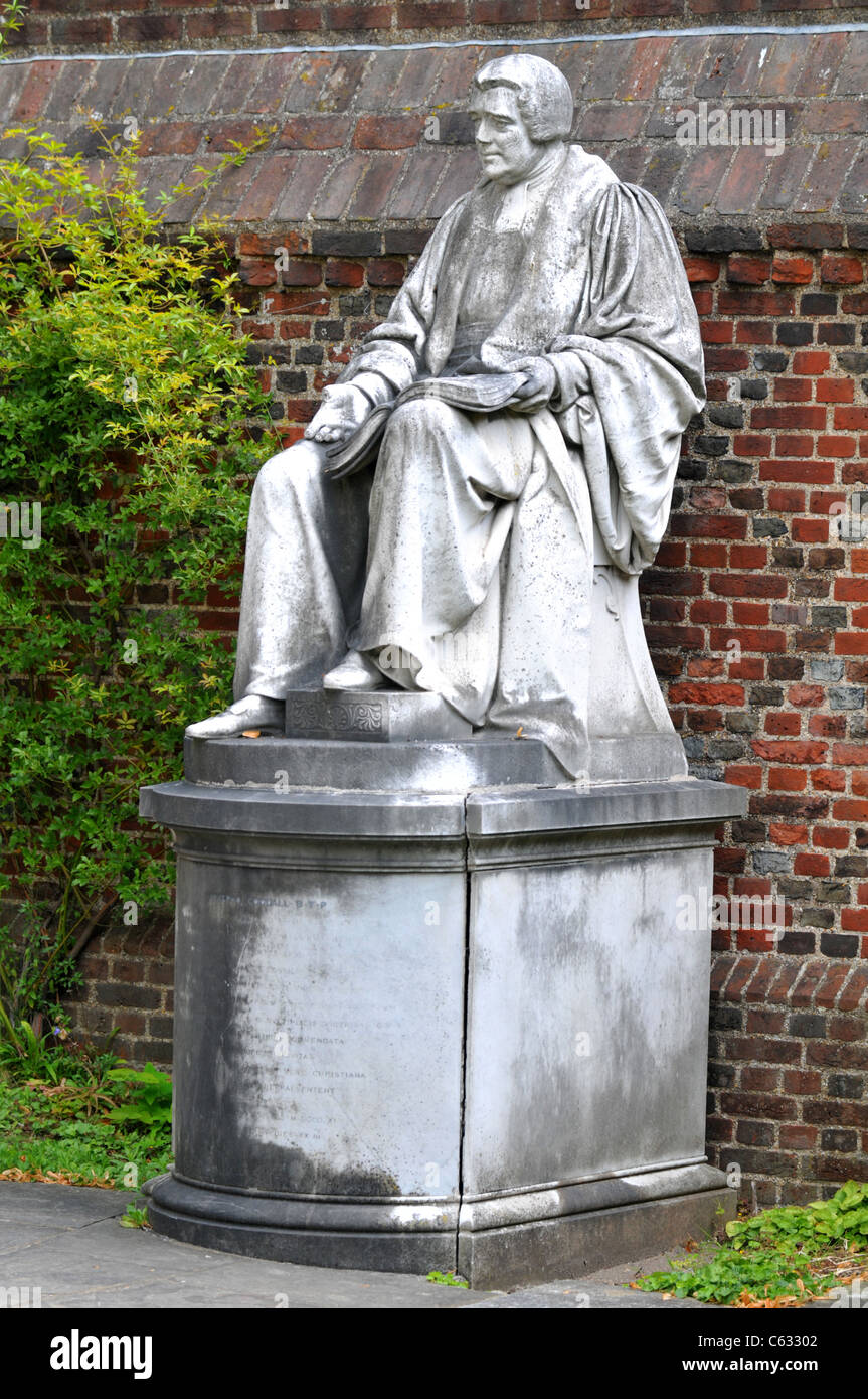 Statua di Josepho Goodall nel giardino di Eton College, Berkshire, Inghilterra, Regno Unito Foto Stock