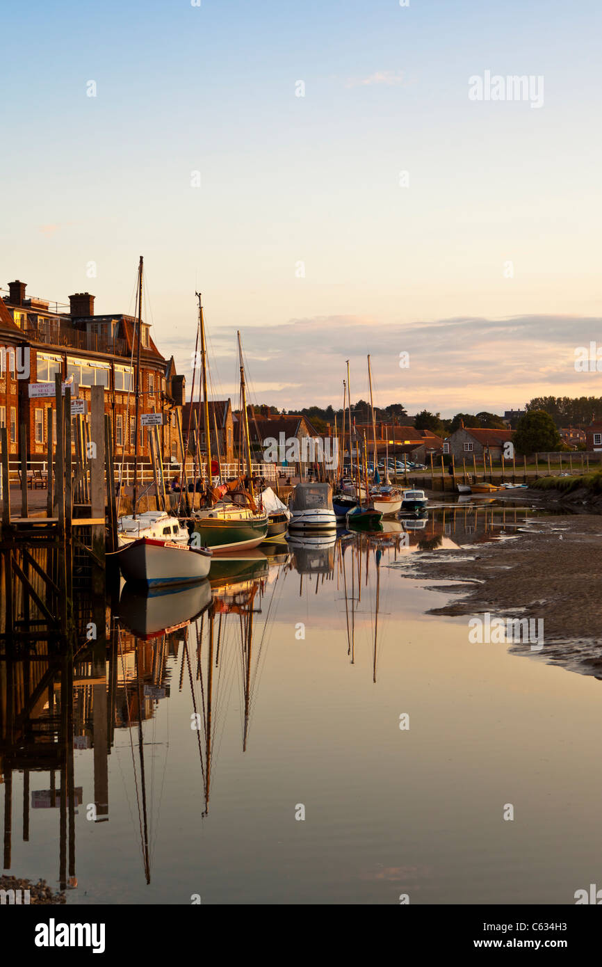 Blakeney porto di sera la luce solare, North Norfolk, East Anglia, Inghilterra Foto Stock