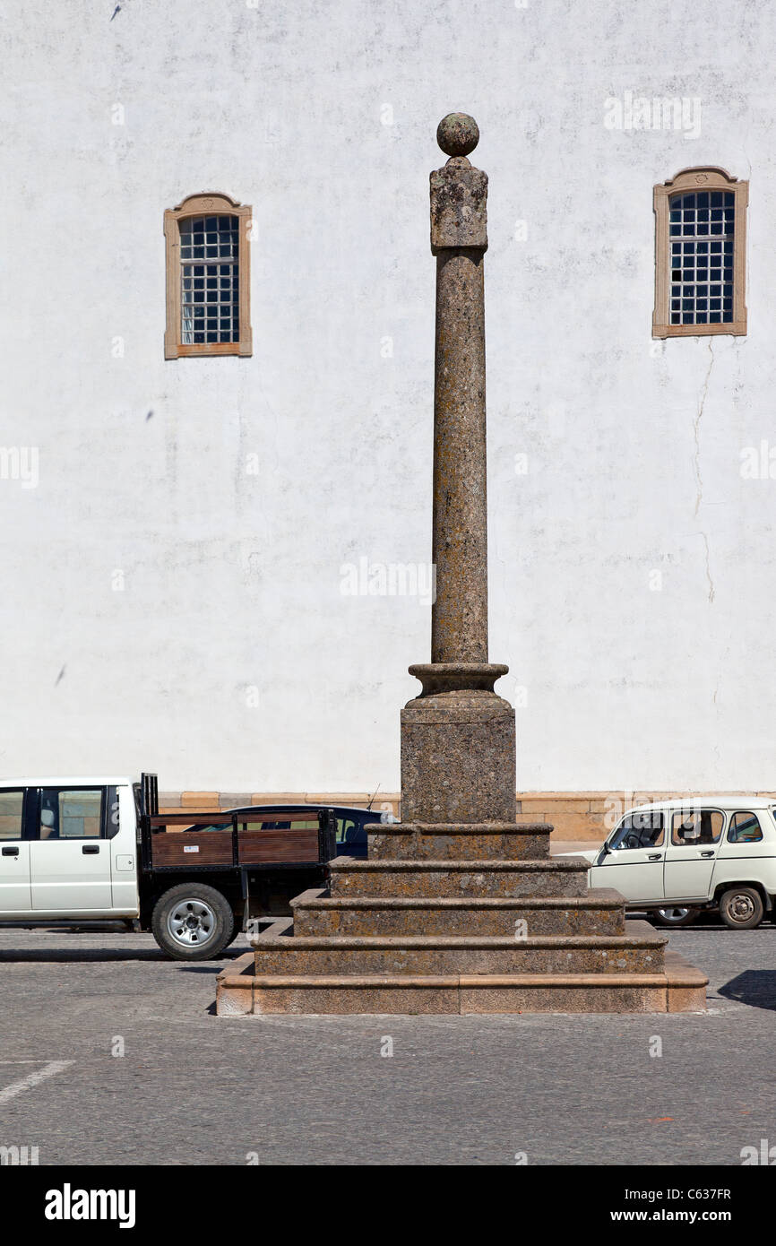 Gogna del Castelo de Vide. Il luogo in cui il pubblico la giustizia è stato eseguito. Distretto di Portalegre, Alto Alentejo, Portogallo. Foto Stock