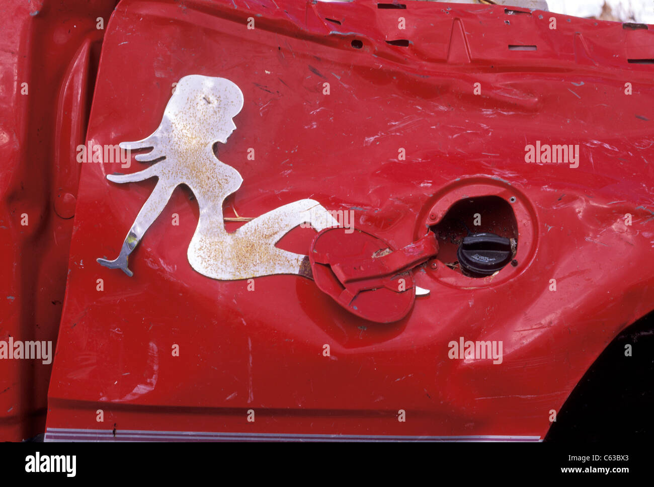 Un primo piano di un carrello danneggiato da un tornado a Joplin, Missouri, 25 maggio 2011. Foto Stock