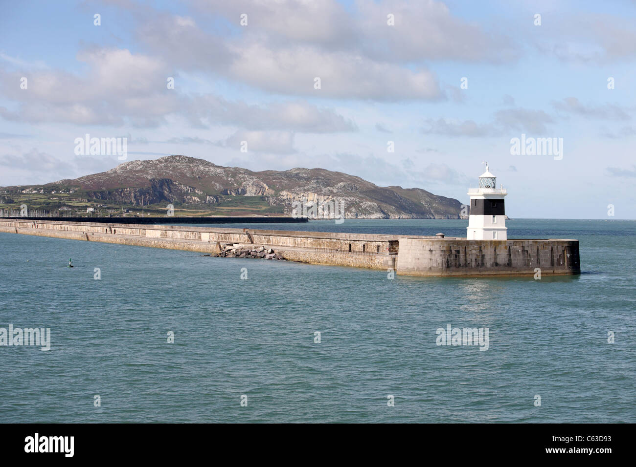 Holyhead frangiflutti e il faro Foto Stock