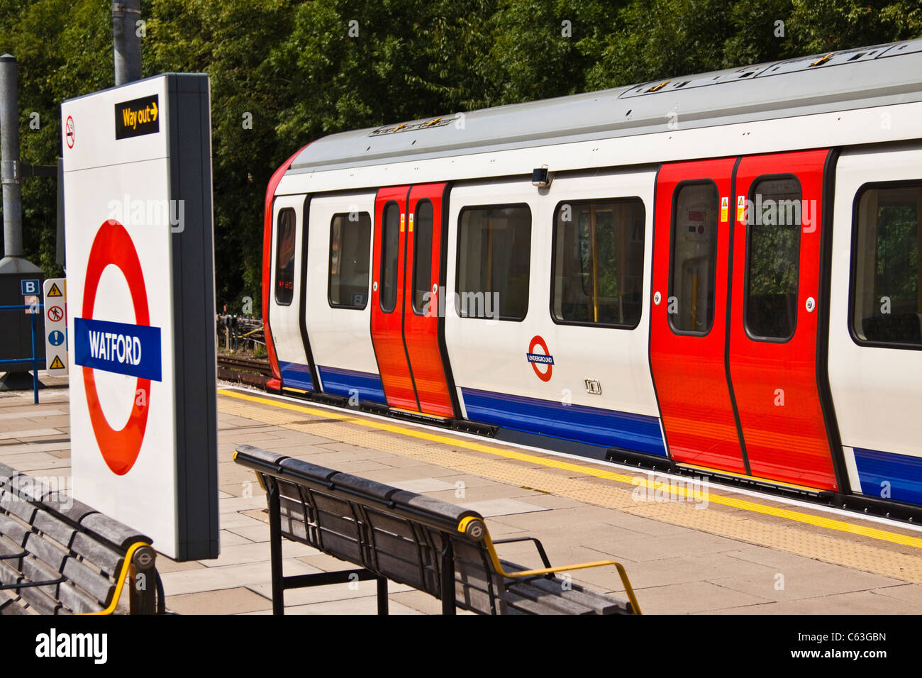 Nuove 'S' Stock tubo metropolitana treno a Watford Foto Stock