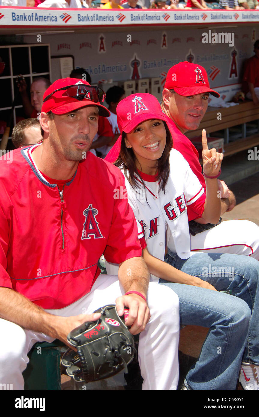 Scott Shields, Eva Longoria fare un aspetto di buttare il primo passo presso il Los Angeles Angels baseball gioco contro il Foto Stock