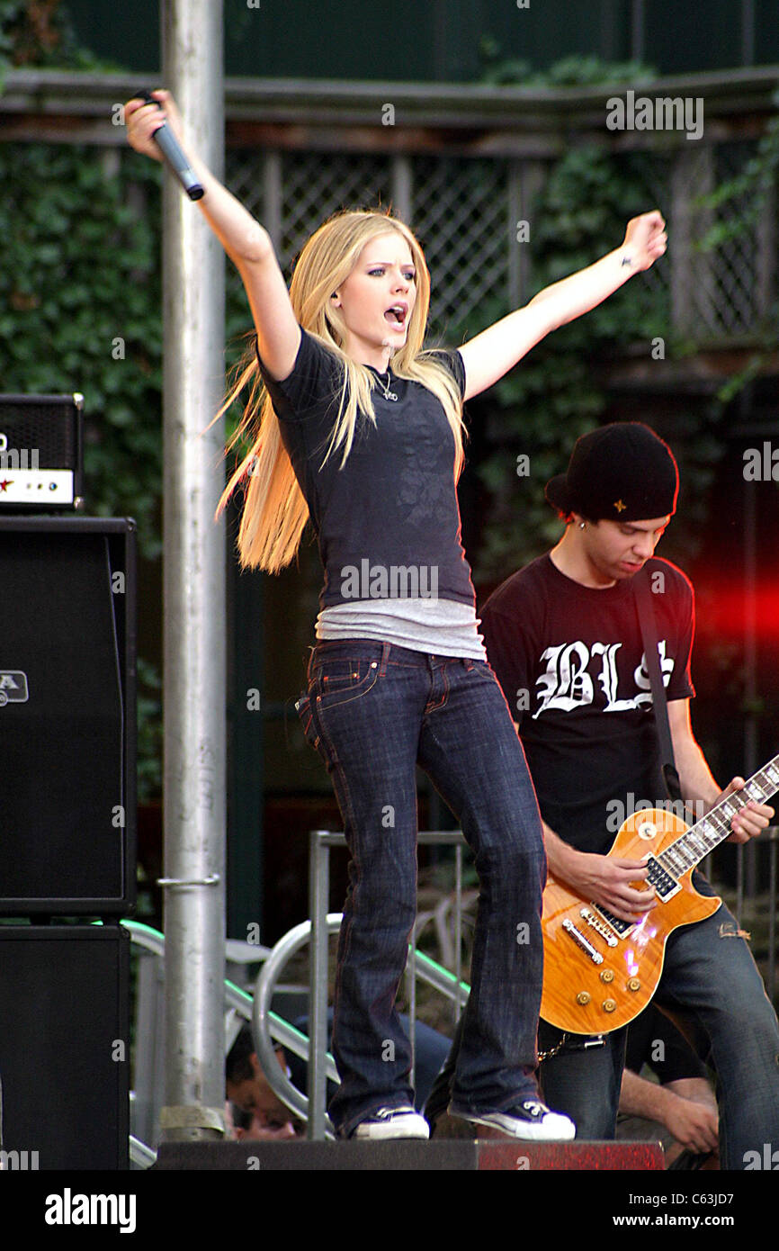 Avril Lavigne presso gli arrivi per ABC Good Morning America estate concerti Bryant Park, New York, NY, Agosto 26, 2005. Foto Foto Stock