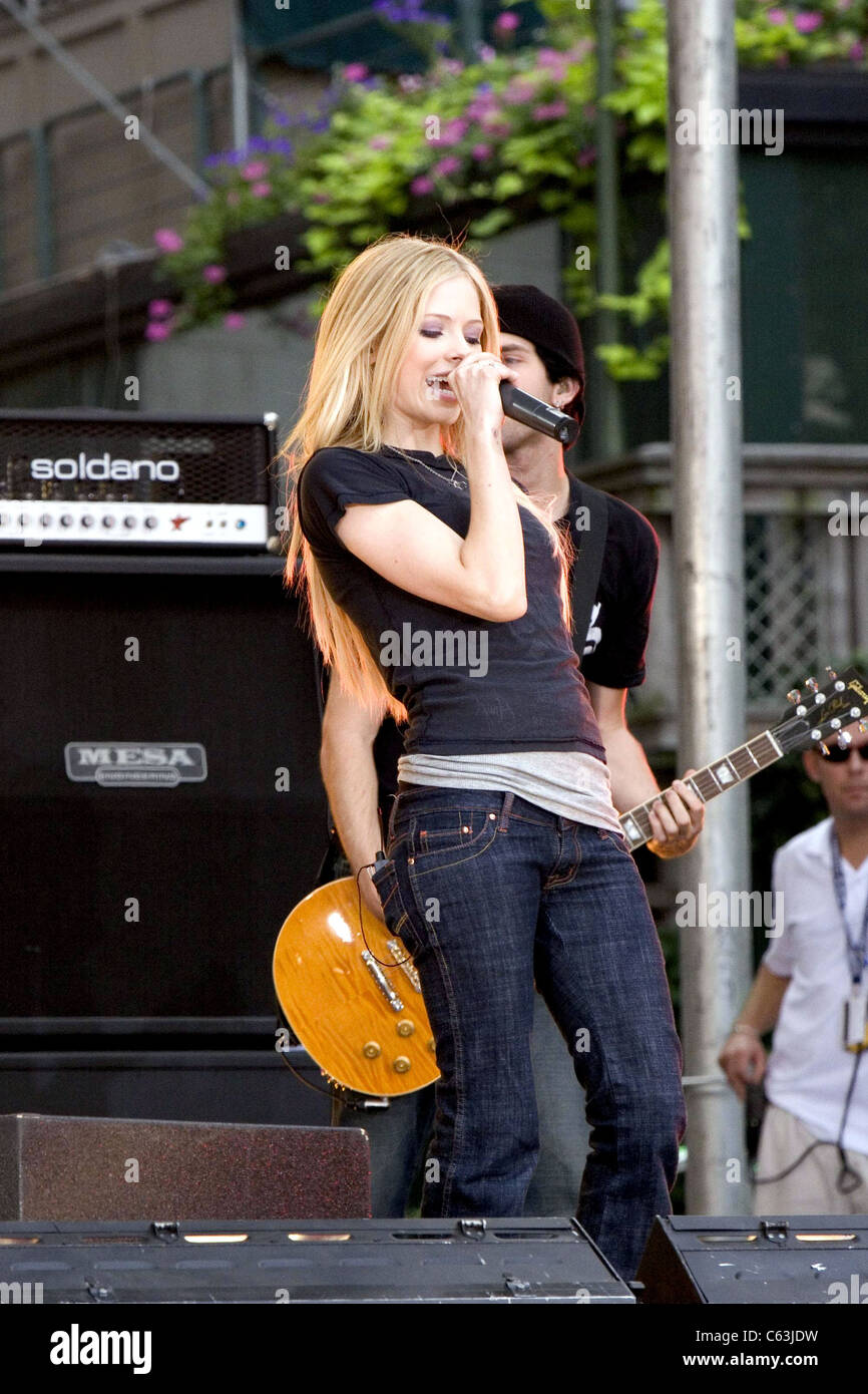 Avril Lavigne presso gli arrivi per ABC Good Morning America estate concerti Bryant Park, New York, NY, Agosto 26, 2005. Foto Foto Stock