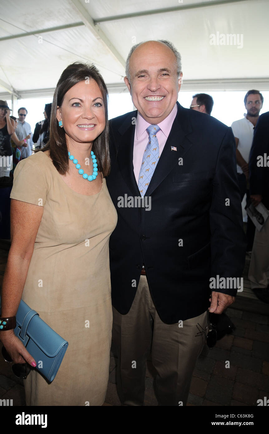 Judy Guiliani, Rudy Guiliani di presenze per 2010 Hampton Classic Horse Show - SUN, Snake via cava, Bridgehampton, NY Settembre 5, 2010. Foto di: Rob ricco/Everett Collection Foto Stock