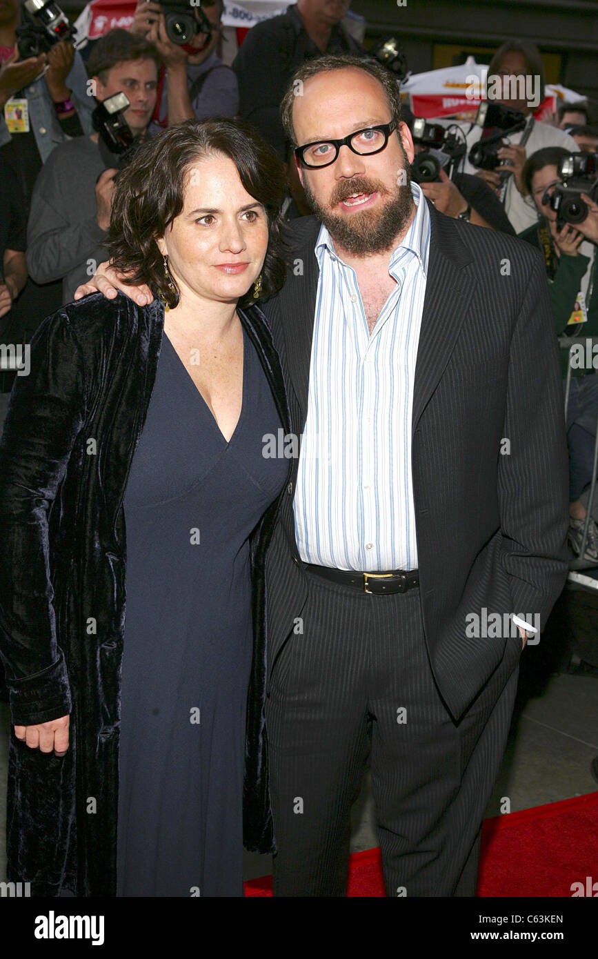 Elizabeth Cohen, Paul Giamatti presso gli arrivi per Cinderella Man Premiere, Loews Lincoln Square Theatre di New York, NY, 1 giugno 2005. Foto di: Gregorio Binuya/Everett Collection Foto Stock