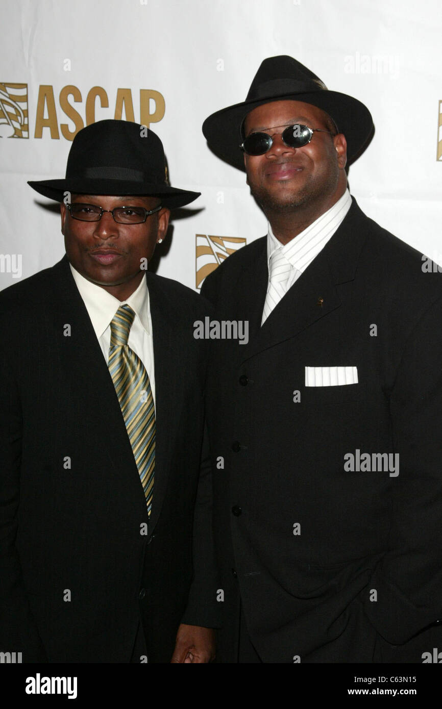 Terry Lewis e Jimmy Jam presso gli arrivi di ASCAP Rhythm e Soul Music Awards, il Beverly Hilton Hotel di Los Angeles, CA, 27 giugno 2005. Foto di: Jeremy Montemagni/Everett Collection Foto Stock
