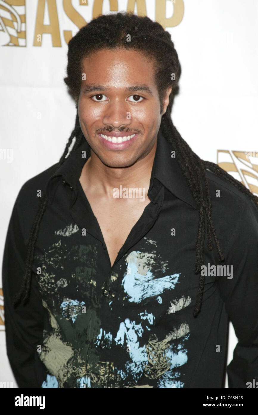 Anwar Robinson presso gli arrivi di ASCAP Rhythm e Soul Music Awards, il Beverly Hilton Hotel di Los Angeles, CA, 27 giugno 2005. Foto di: Jeremy Montemagni/Everett Collection Foto Stock