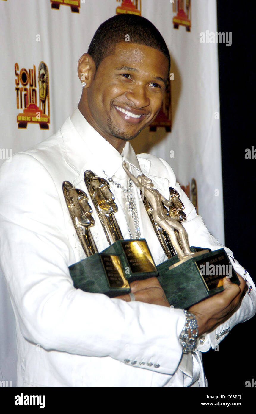 Usher in sala stampa per 2005 Soul Train Music Awards, Paramount Studios di Los Angeles, CA, lunedì 28 febbraio, 2005. Foto da: Michael Germana/Everett Collection Foto Stock