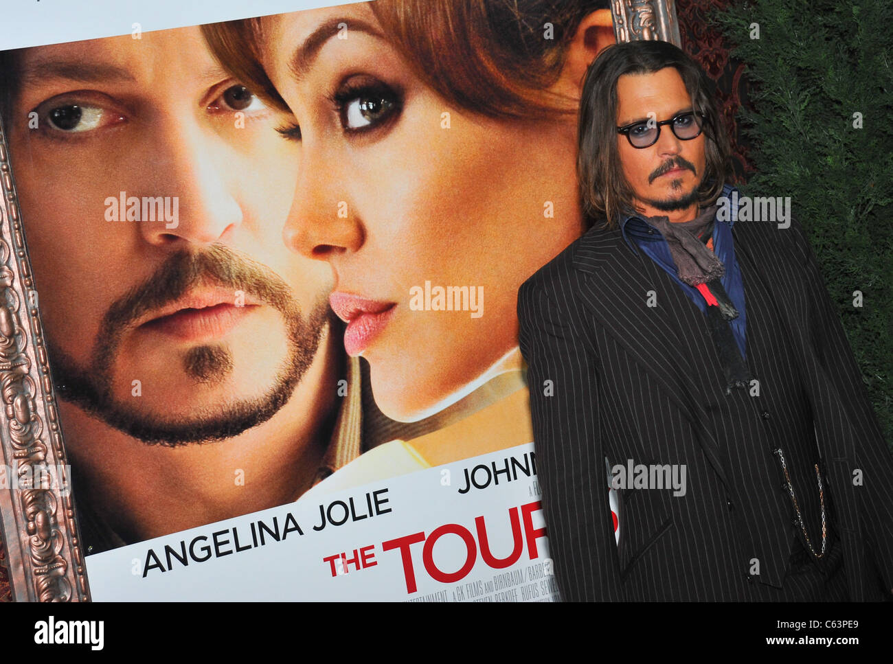 Johnny Depp presso gli arrivi per il turista Premiere, il Teatro Ziegfeld, New York, NY Dicembre 6, 2010. Foto di: Gregorio T. Binuya/Everett Collection Foto Stock