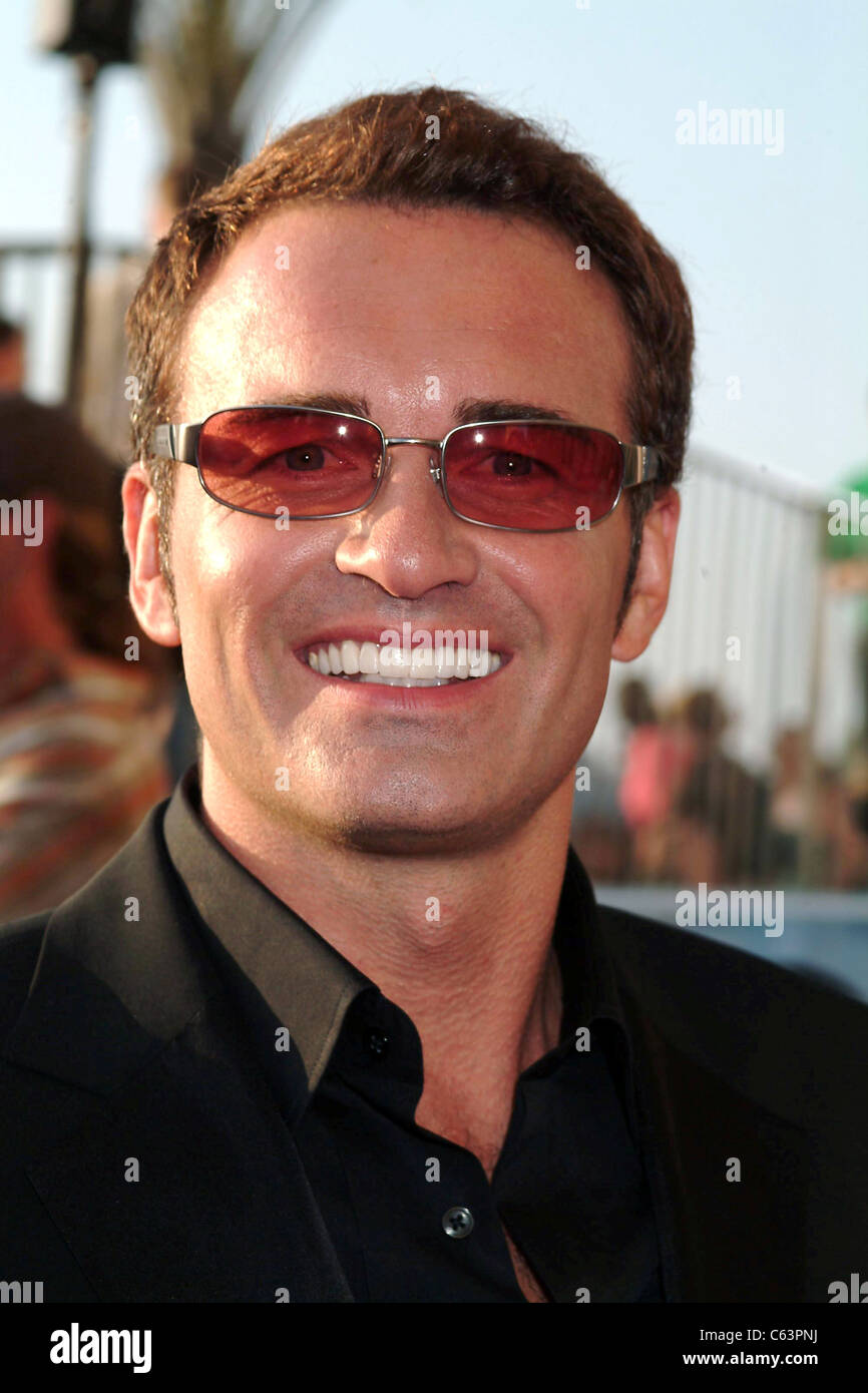 Julian McMahon presso gli arrivi per 2005 MTV Movie Awards, lo Shrine Auditorium, Los Angeles, CA, 04 giugno 2005. Foto di: Tony Gonzalez/Everett Collection Foto Stock
