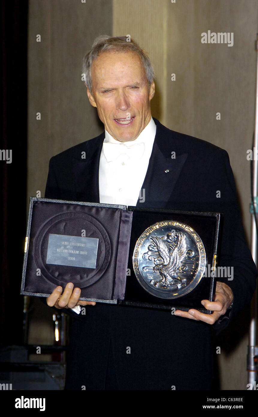 Clint Eastwood in sala stampa per 57th annuale di Directors Guild of America Award, il Beverly Hilton Hotel di Los Angeles, CA, Sabato, 29 gennaio 2005. Foto da: Michael Germana/Everett Collection Foto Stock