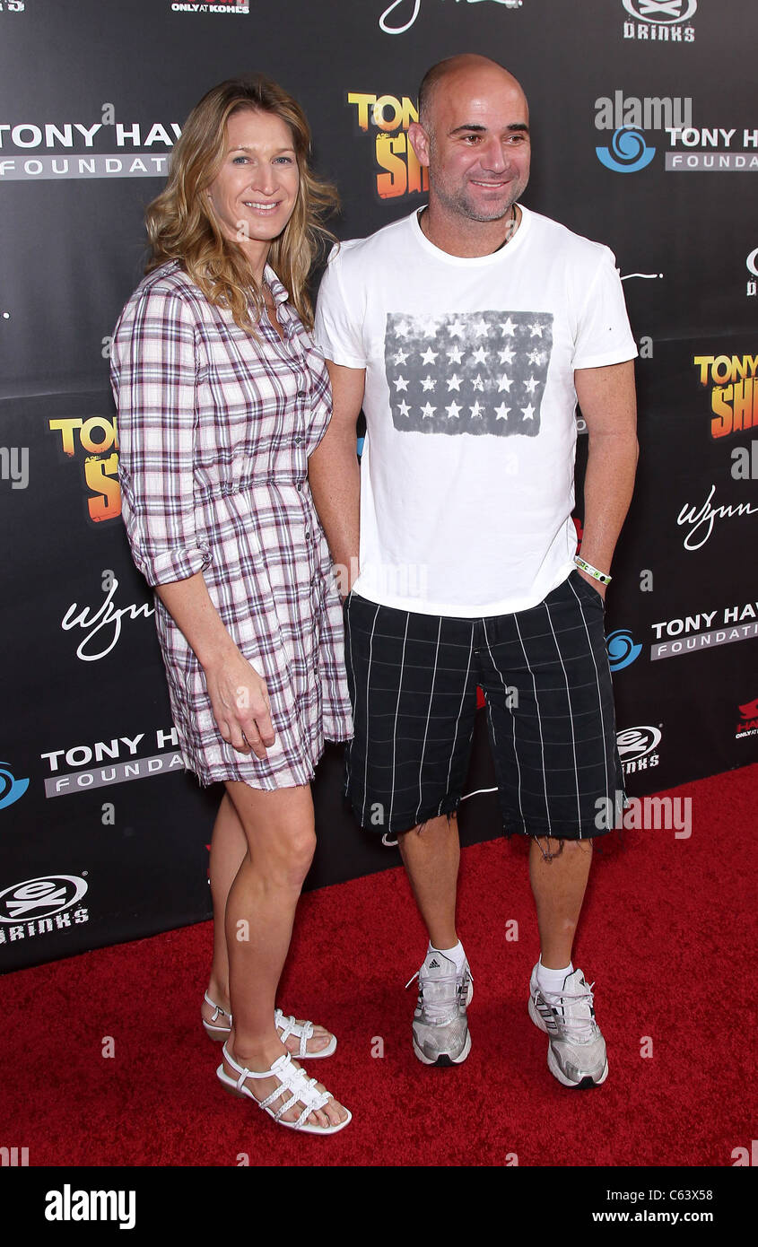 Steffi Graf, Andre Agassi di presenze per alzarsi per SKATEPARKS beneficio, Wynn di Las Vegas, Las Vegas, nanovolt Novembre 6, 2010. Foto di: MORA/Everett Collection Foto Stock