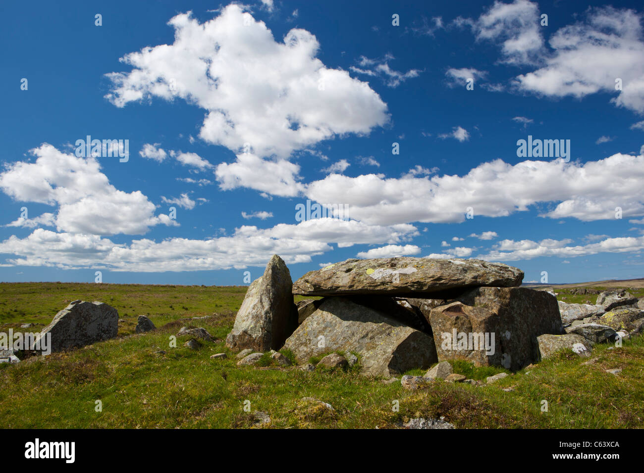 Grotte di Kilhern, chambered sepoltura neolitica cairn su Kilhern Moss vicino a Nuova Luce, Galloway, Regno Unito Foto Stock