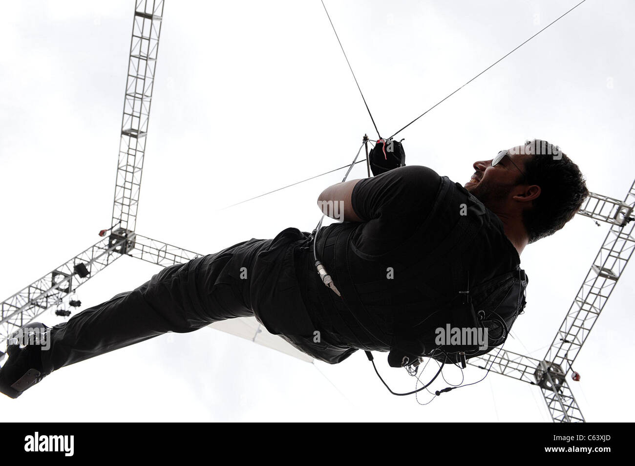 David Blaine appeso attorno per un giorno - David Blaine Il Capovolto uomo Endurance Challenge, Wollman Rink di Central Foto Stock