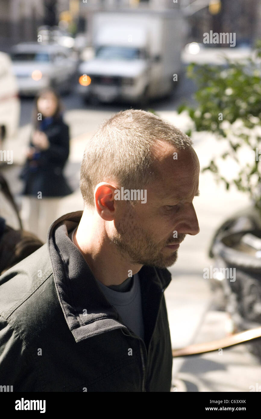 Sam Robards arriva al Lenox Hill Hospital di New York dove attrice Natasha Richardson, è stata trattata per una testa di grave pregiudizio subito in un incidente di sci a Montreal, Canada. Natasha Richardson soccombé alle sue ferite e è stato rimosso dal supporto alla vita. Morì il mercoledì 18 marzo, 2009. Il Lenox Hill Hospital, Upper East Side di New York City, NY Marzo 18, 2009. Foto di: Ari Jankelowitz/Everett Collection Foto Stock