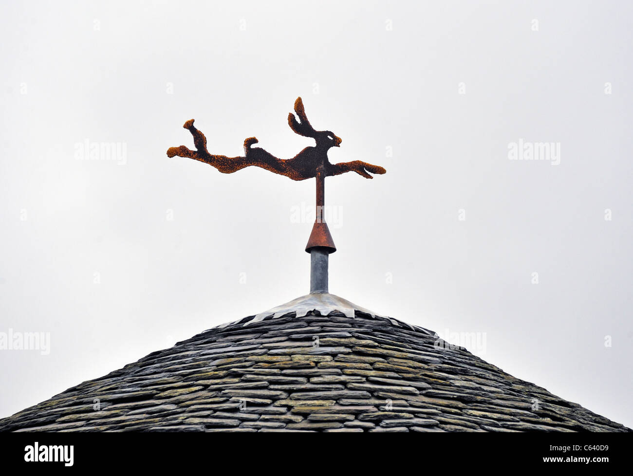 Lepre weathervane. Centro informazioni turistiche, Crathie, Royal Deeside, Aberdeenshire, Scotland, Regno Unito, Europa. Foto Stock