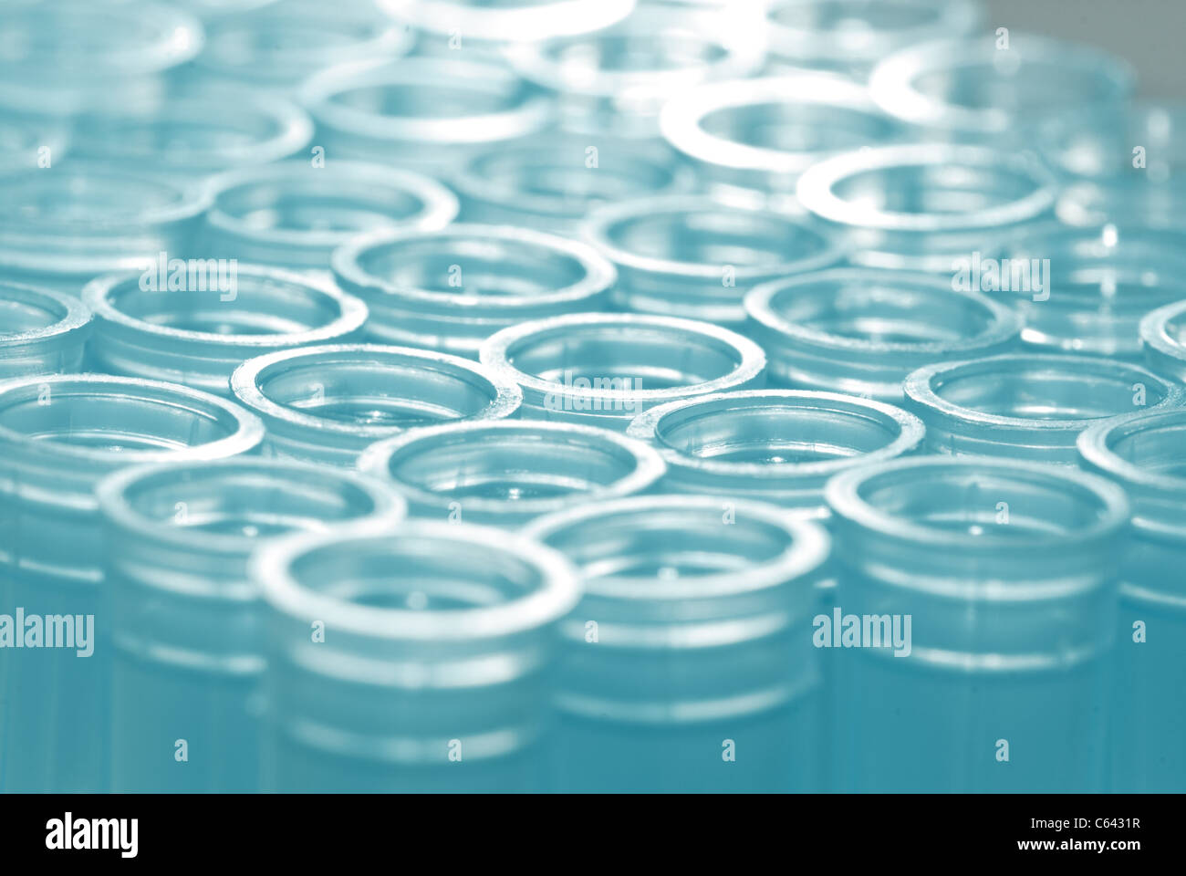 La scienza prova sfondo pipetta punte in plastica Foto Stock