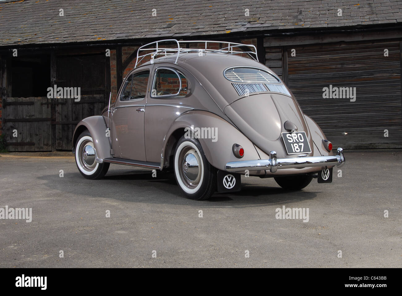 1954 VW Volkswagen maggiolino classic raffreddato ad aria con motore posteriore auto Foto Stock